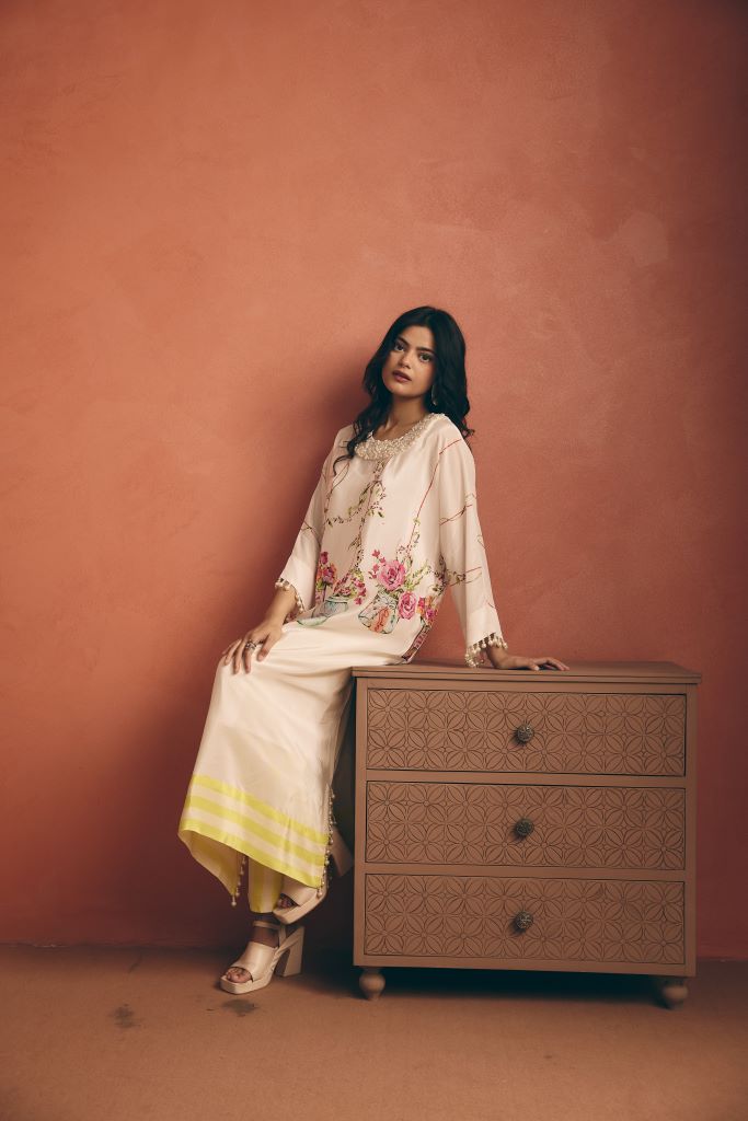 Jar Plant Pearl Chokker Kaftan Kurta With Pant