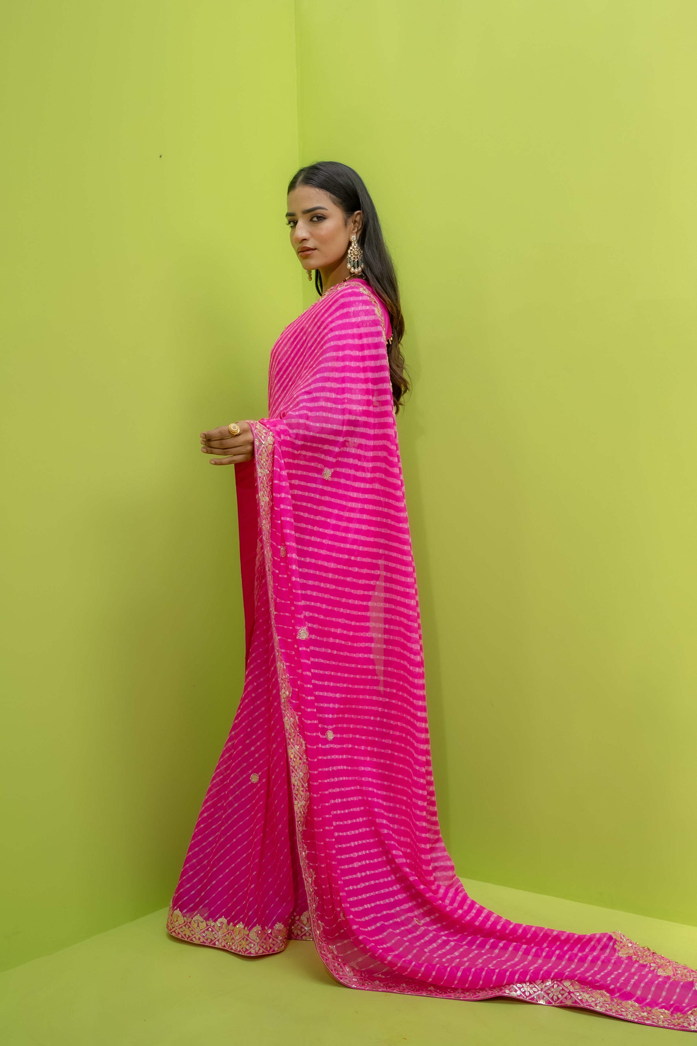 Gulabi Mothra - Saree w/d Blouse