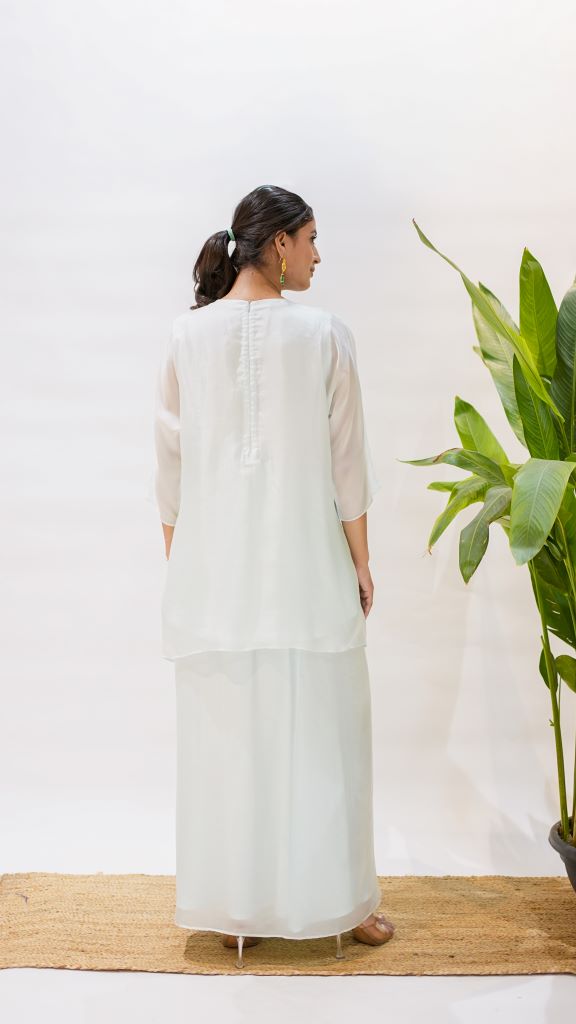 Kaliyarn Firozi Yoke Pleate Kaftan With Drape Skirt