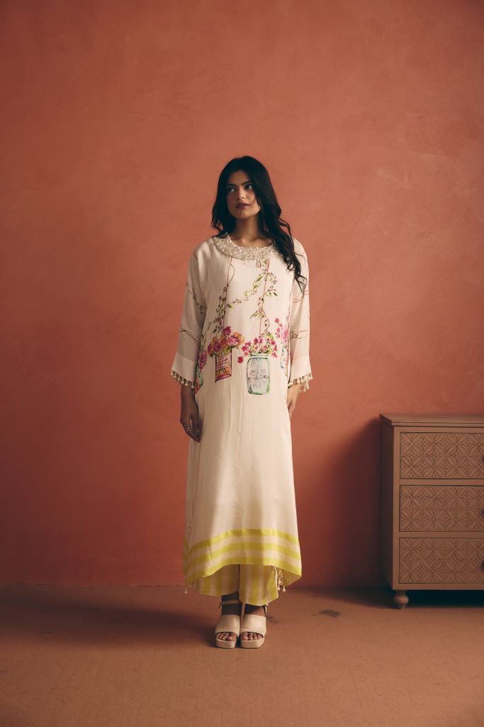 Jar Plant Pearl Chokker  Kaftan Kurta With Pant