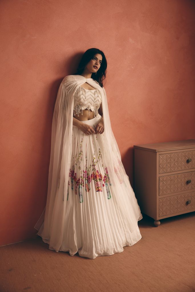 Jar Plant Speg With Gather Lehenga And Cape